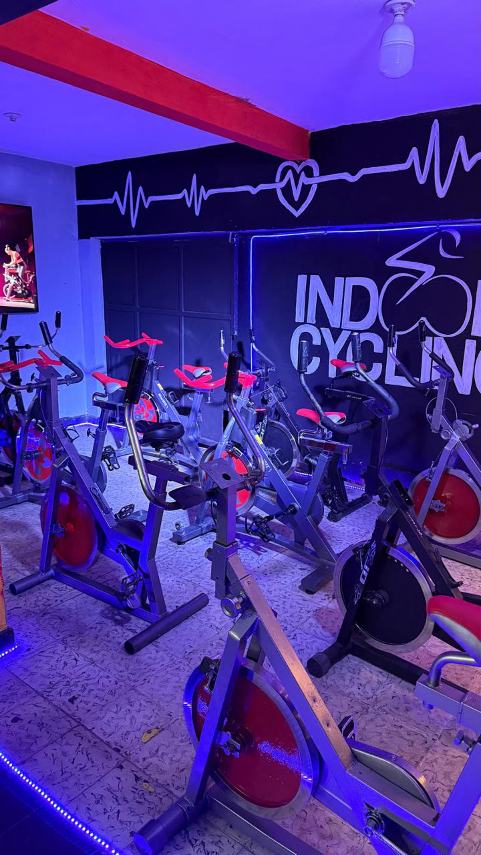 Sala de indoor cycling