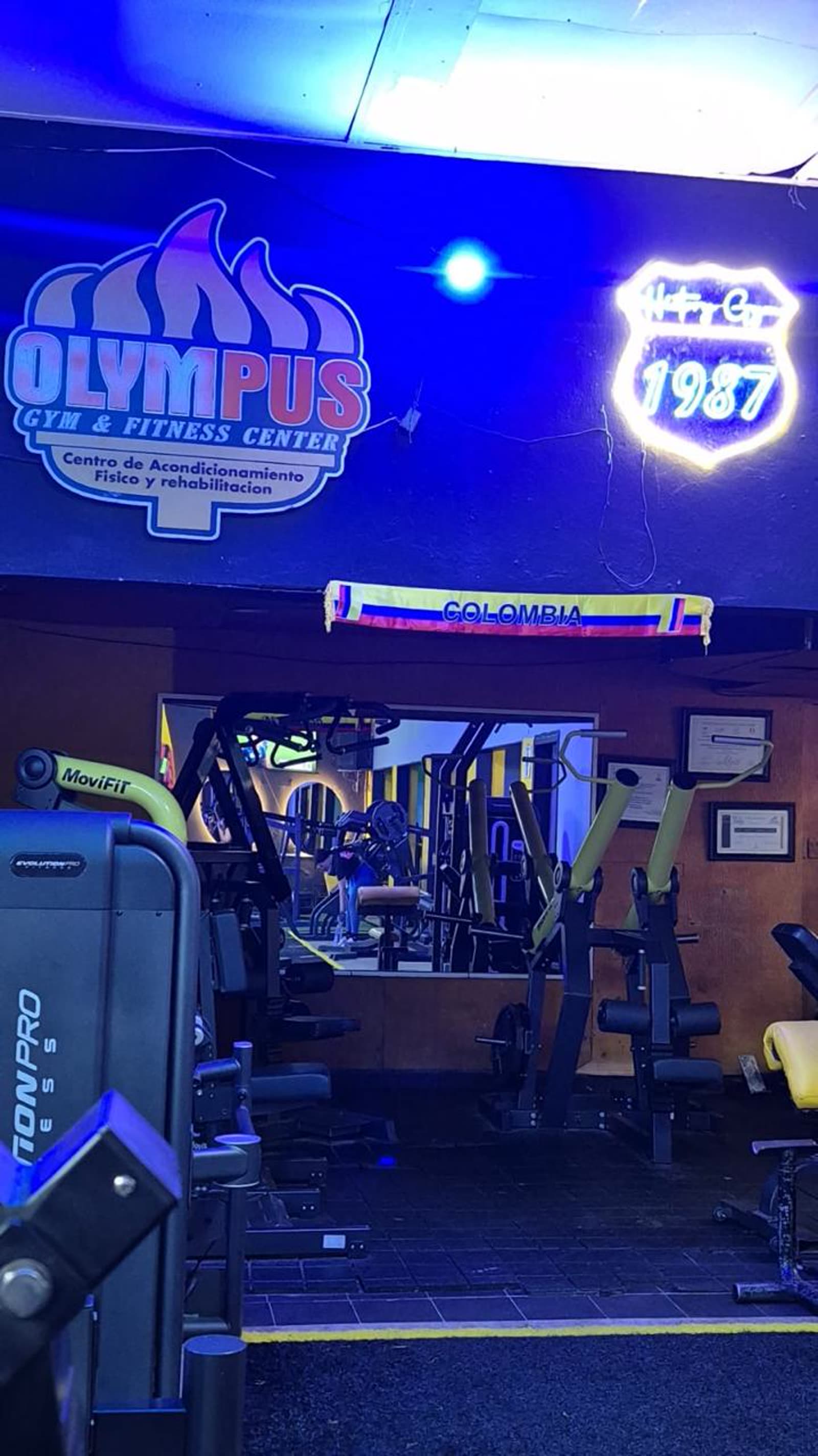 Fachada e ingreso de Olympus Gym